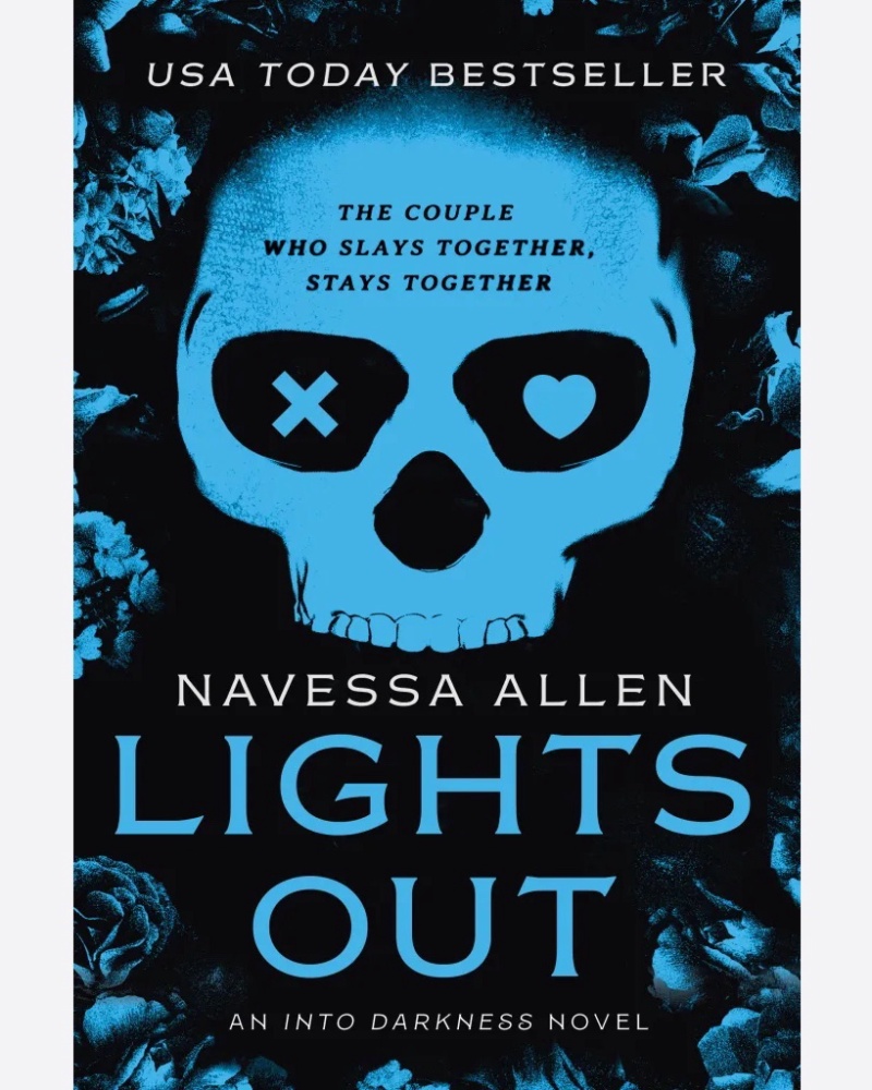 کتاب زبان اصلی Lights out — جلد کتاب (استاندارد)