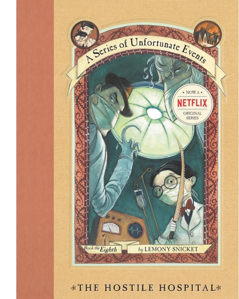کتاب The Hostile Hospital ( رمان بیمارستان خصمانه A Series of Unfortunate Events Book 8) — جلد کتاب (استاندارد)
